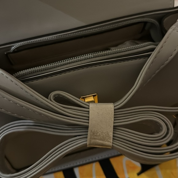 New Twist lock Flap Crossbody Bag - Picture 7 of 7